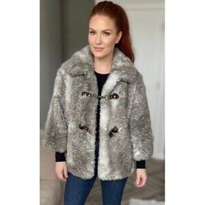 GUESS Vintage Look 3/4 Sleeve Patent Toggle Closure Crop Gray Faux Fur Jacket M